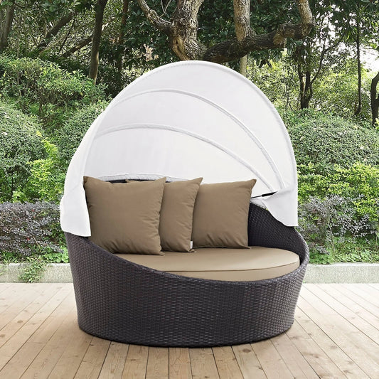 Outdoor Rattan Wicker Daybed with Retractable Canopy — Poolside Lounger